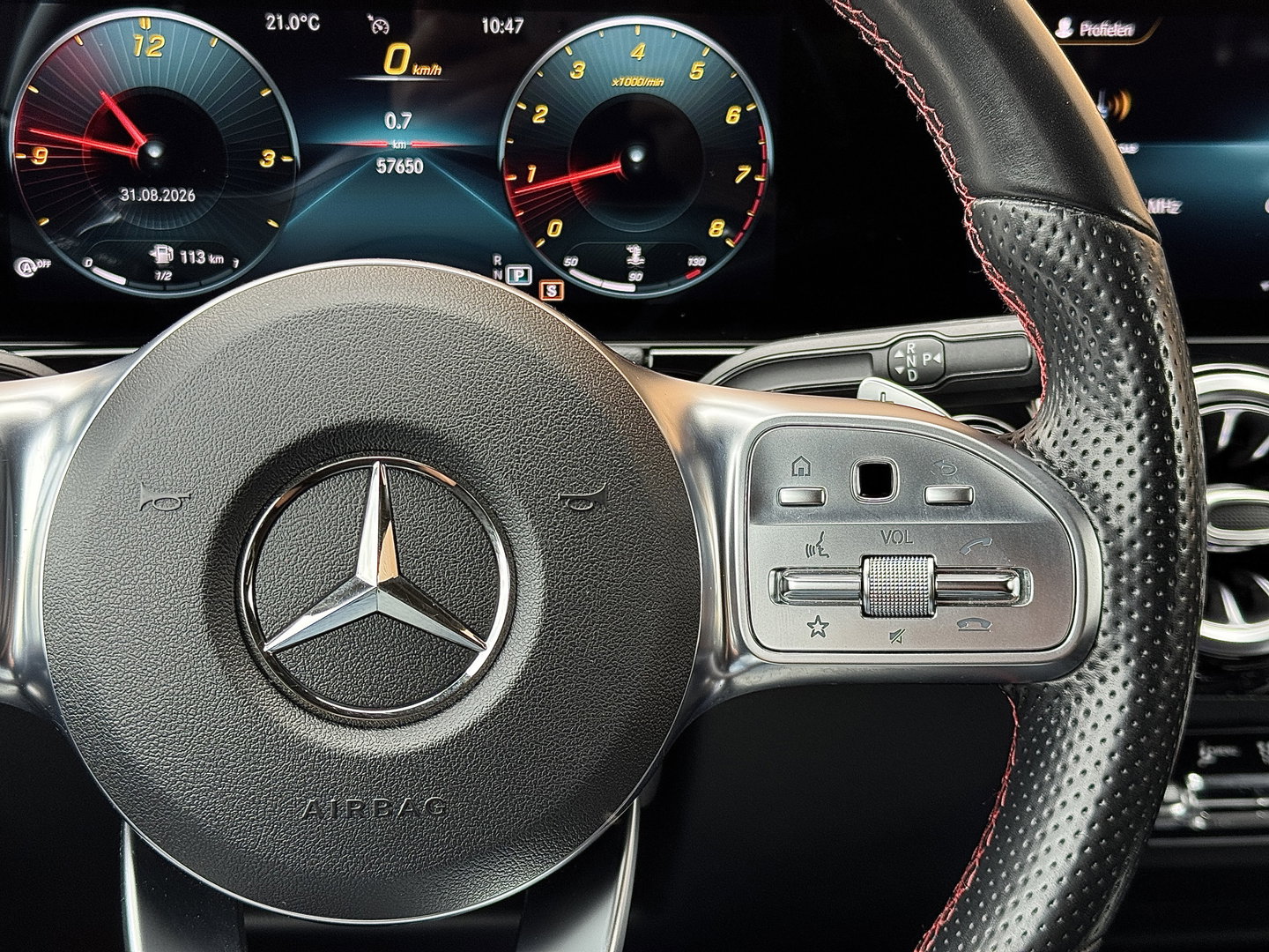 Mercedes-Benz GLA 200 Business Solution AMG | Origineel Nederlands | 1e Eigenaar | Panoramadak | Elektrische Trekhaak | Multibeam Led | Camera | Memory Seats | Stoelverwarming |