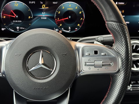 Mercedes-Benz GLA 200 Business Solution AMG | Origineel Nederlands | 1e Eigenaar | Panoramadak | Elektrische Trekhaak | Multibeam Led | Camera | Memory Seats | Stoelverwarming |