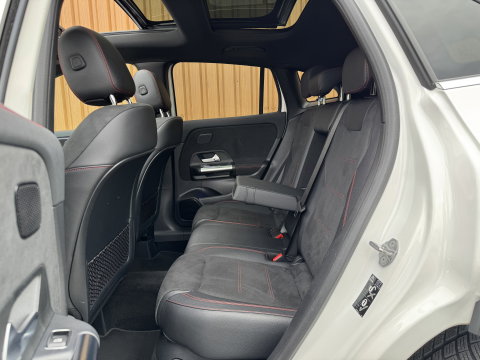 Mercedes-Benz GLA 200 Business Solution AMG | Origineel Nederlands | 1e Eigenaar | Panoramadak | Elektrische Trekhaak | Multibeam Led | Camera | Memory Seats | Stoelverwarming |