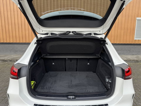 Mercedes-Benz GLA 200 Business Solution AMG | Origineel Nederlands | 1e Eigenaar | Panoramadak | Elektrische Trekhaak | Multibeam Led | Camera | Memory Seats | Stoelverwarming |