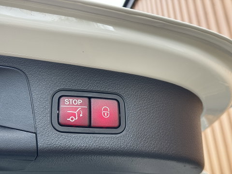 Mercedes-Benz GLA 200 Business Solution AMG | Origineel Nederlands | 1e Eigenaar | Panoramadak | Elektrische Trekhaak | Multibeam Led | Camera | Memory Seats | Stoelverwarming |