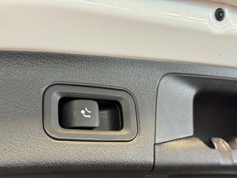 Mercedes-Benz GLA 200 Business Solution AMG | Origineel Nederlands | 1e Eigenaar | Panoramadak | Elektrische Trekhaak | Multibeam Led | Camera | Memory Seats | Stoelverwarming |