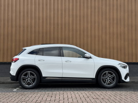 Mercedes-Benz GLA 200 Business Solution AMG | Origineel Nederlands | 1e Eigenaar | Panoramadak | Elektrische Trekhaak | Multibeam Led | Camera | Memory Seats | Stoelverwarming |