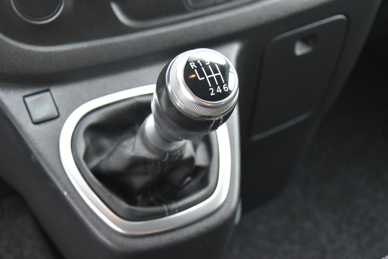 Nissan NV300