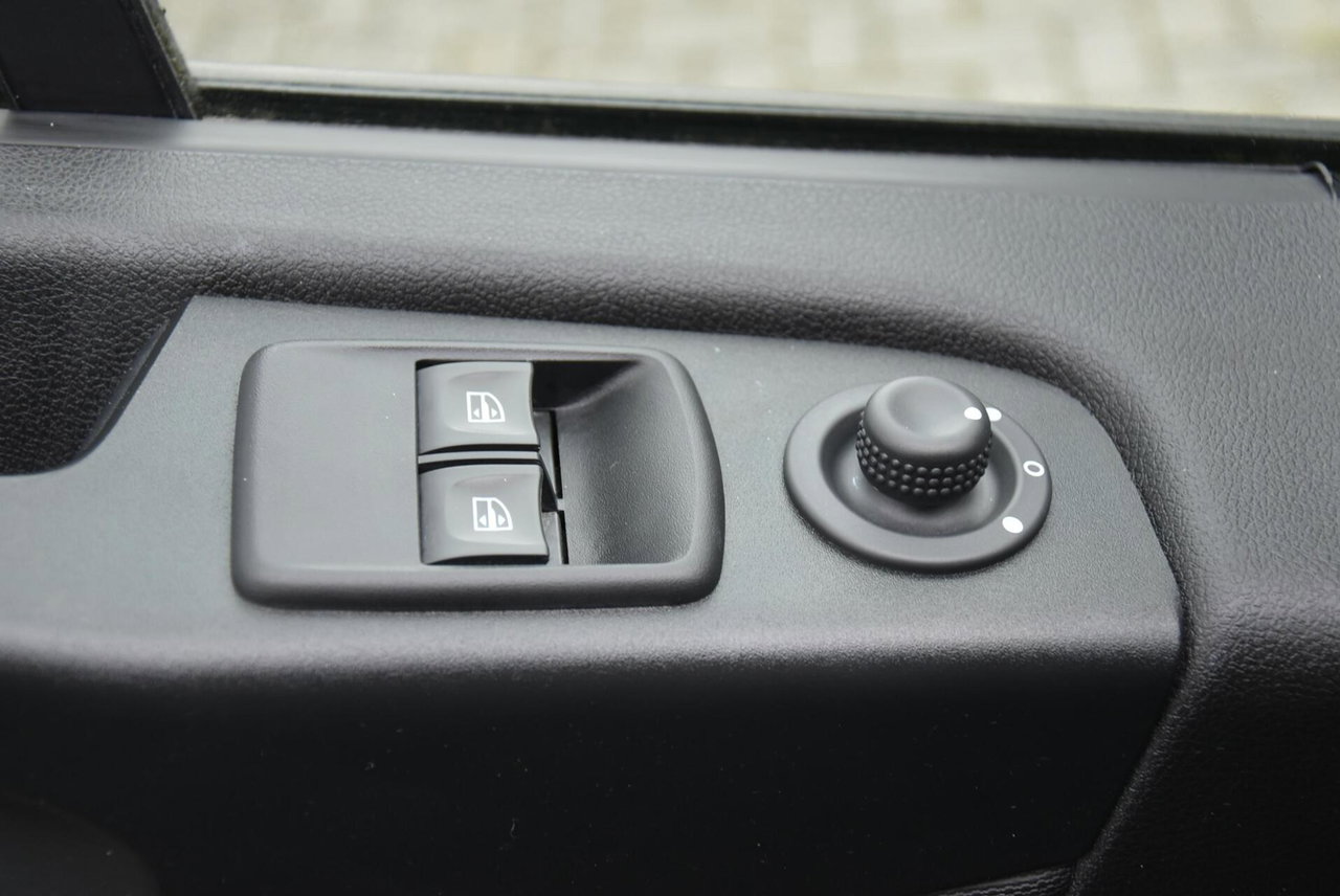 Nissan NV300