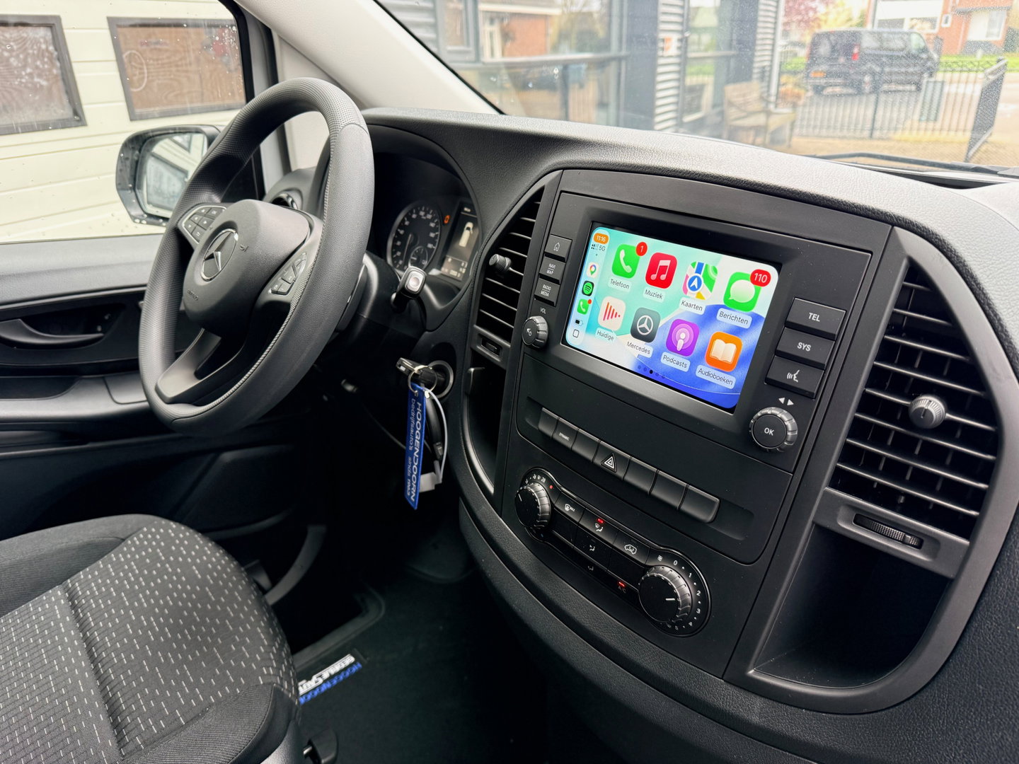Mercedes-Benz eVito 112 66 kWh SoH 97,6 % AC + DC Snelladen L2 Lang - LM - Camera - 3 Zits - Betimmerd
