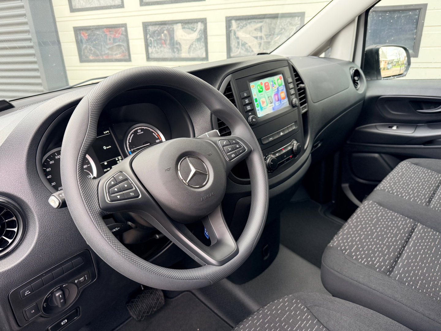 Mercedes-Benz eVito 112 66 kWh SoH 97,6 % AC + DC Snelladen L2 Lang - LM - Camera - 3 Zits - Betimmerd