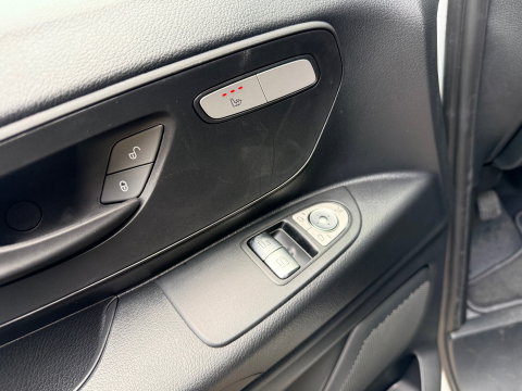 Mercedes-Benz eVito 112 66 kWh SoH 97,6 % AC + DC Snelladen L2 Lang - LM - Camera - 3 Zits - Betimmerd