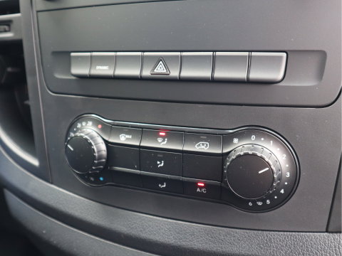 Mercedes-Benz eVito 112 66 kWh SoH 97,6 % AC + DC Snelladen L2 Lang - LM - Camera - 3 Zits - Betimmerd