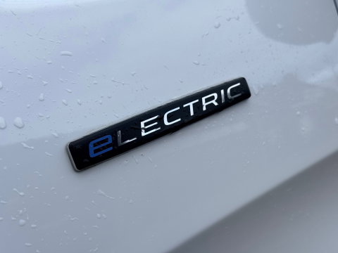 Mercedes-Benz eVito 112 66 kWh SoH 97,6 % AC + DC Snelladen L2 Lang - LM - Camera - 3 Zits - Betimmerd
