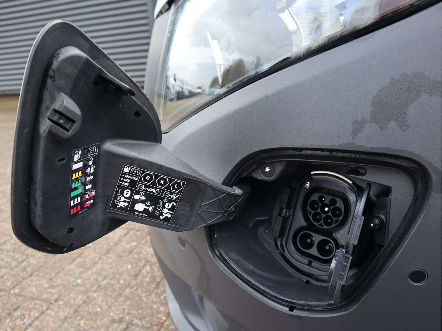 Mercedes-Benz eVito 112 66 kWh SoH 97,6 % AC + DC Snelladen L2 Lang - LM - Camera - 3 Zits - Betimmerd