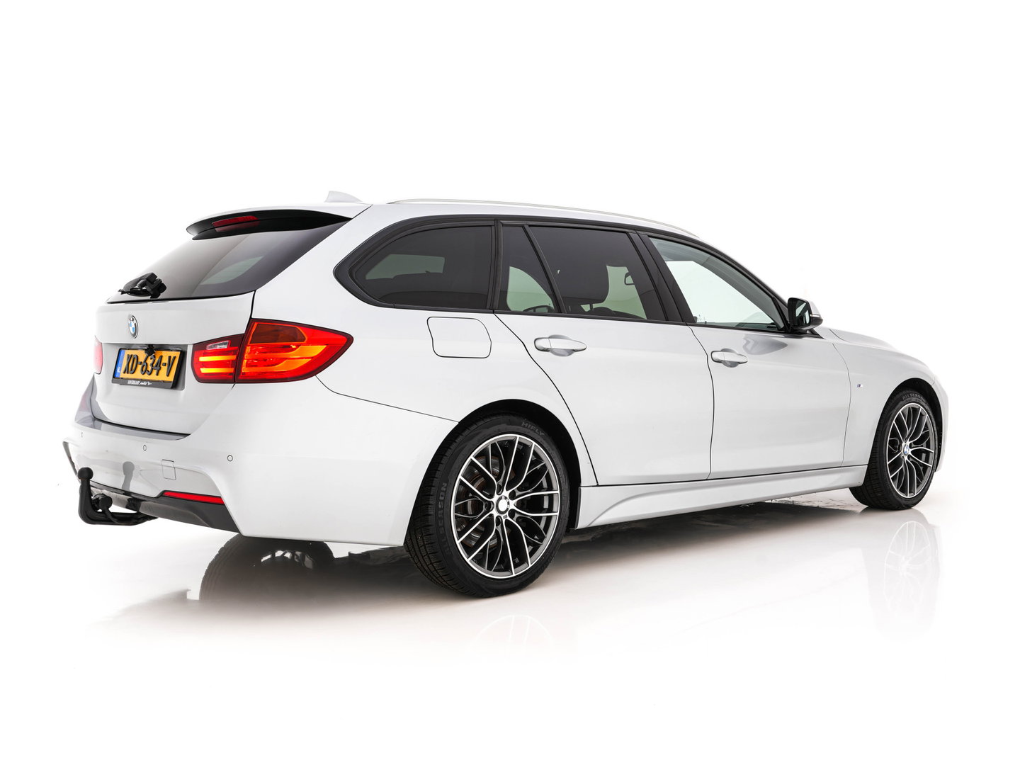BMW 3 Serie Touring 330d xDrive M-Aerodynamica-Pack High-Executive Aut * LEATHER | NAVI-FULLMAP | XENON | HEATED-SPORTSEATS | SHIFT-PADDLES | PDC | PRIVACY-GLASS | KEYLESS | CAMERA | TOWBAR | 18''ALU*