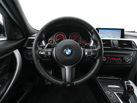 BMW 3 Serie Touring 330d xDrive M-Aerodynamica-Pack High-Executive Aut * LEATHER | NAVI-FULLMAP | XENON | HEATED-SPORTSEATS | SHIFT-PADDLES | PDC | PRIVACY-GLASS | KEYLESS | CAMERA | TOWBAR | 18''ALU*