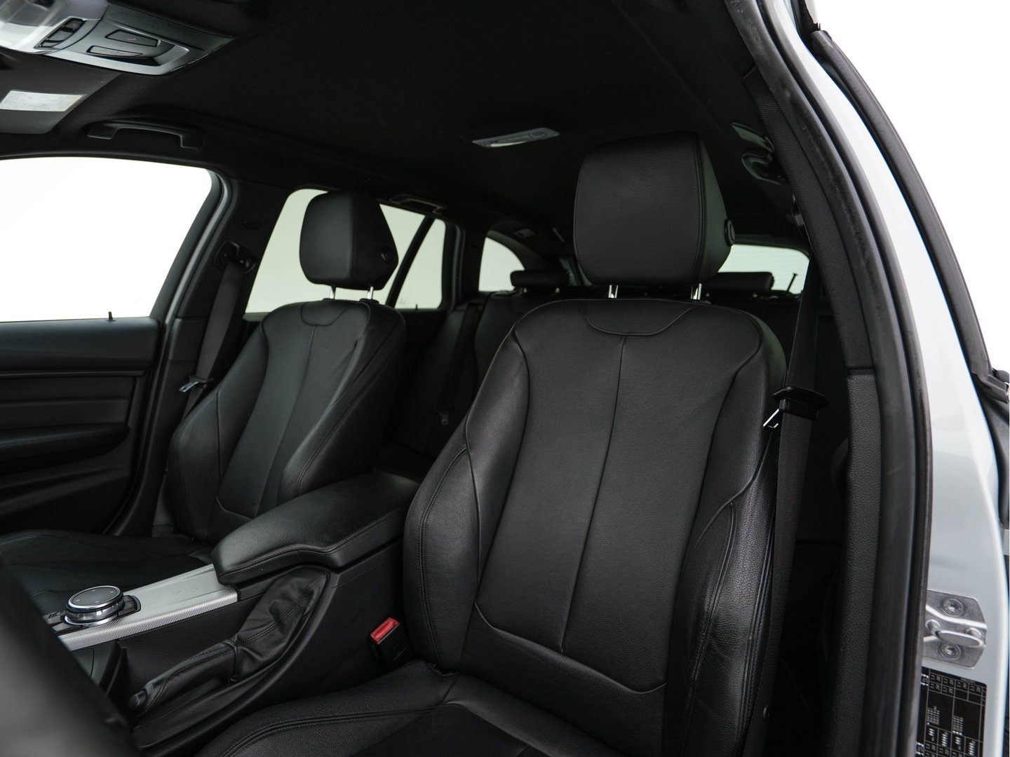 BMW 3 Serie Touring 330d xDrive M-Aerodynamica-Pack High-Executive Aut * LEATHER | NAVI-FULLMAP | XENON | HEATED-SPORTSEATS | SHIFT-PADDLES | PDC | PRIVACY-GLASS | KEYLESS | CAMERA | TOWBAR | 18''ALU*