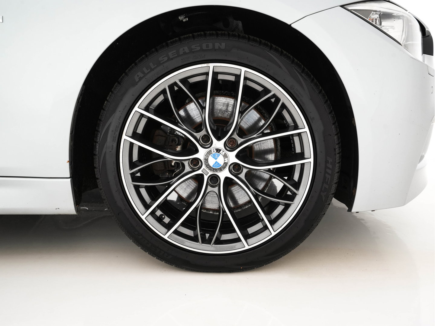 BMW 3 Serie Touring 330d xDrive M-Aerodynamica-Pack High-Executive Aut * LEATHER | NAVI-FULLMAP | XENON | HEATED-SPORTSEATS | SHIFT-PADDLES | PDC | PRIVACY-GLASS | KEYLESS | CAMERA | TOWBAR | 18''ALU*