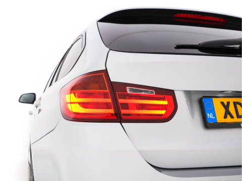 BMW 3 Serie Touring 330d xDrive M-Aerodynamica-Pack High-Executive Aut * LEATHER | NAVI-FULLMAP | XENON | HEATED-SPORTSEATS | SHIFT-PADDLES | PDC | PRIVACY-GLASS | KEYLESS | CAMERA | TOWBAR | 18''ALU*