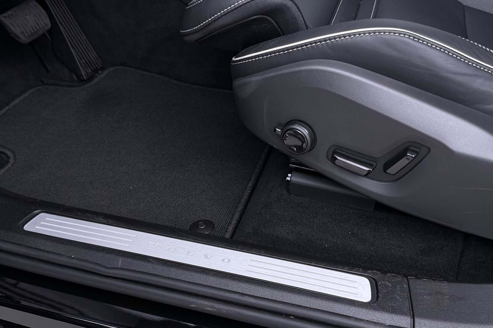 Volvo XC60 T6 Plus Black Edition | Harman/Kardon | Panoramadak | ACC | 360° Camera | Head-Up | Pilot Assist | Stoel+Stuurverwarming