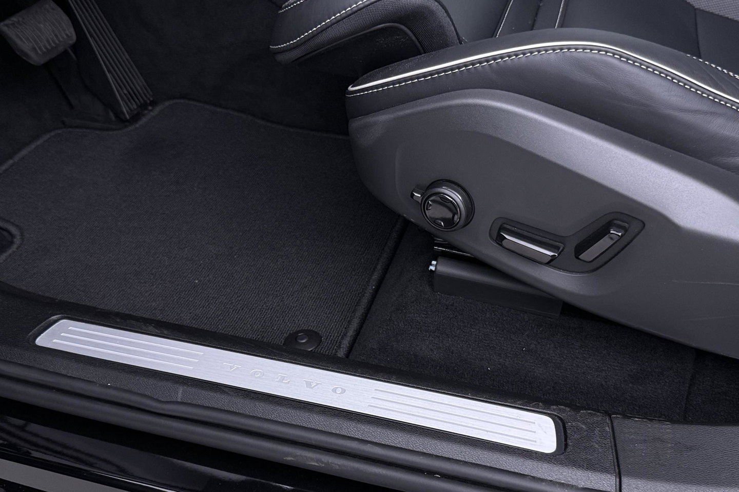 Volvo XC60 T6 Plus Black Edition | Harman/Kardon | Panoramadak | ACC | 360° Camera | Head-Up | Pilot Assist | Stoel+Stuurverwarming