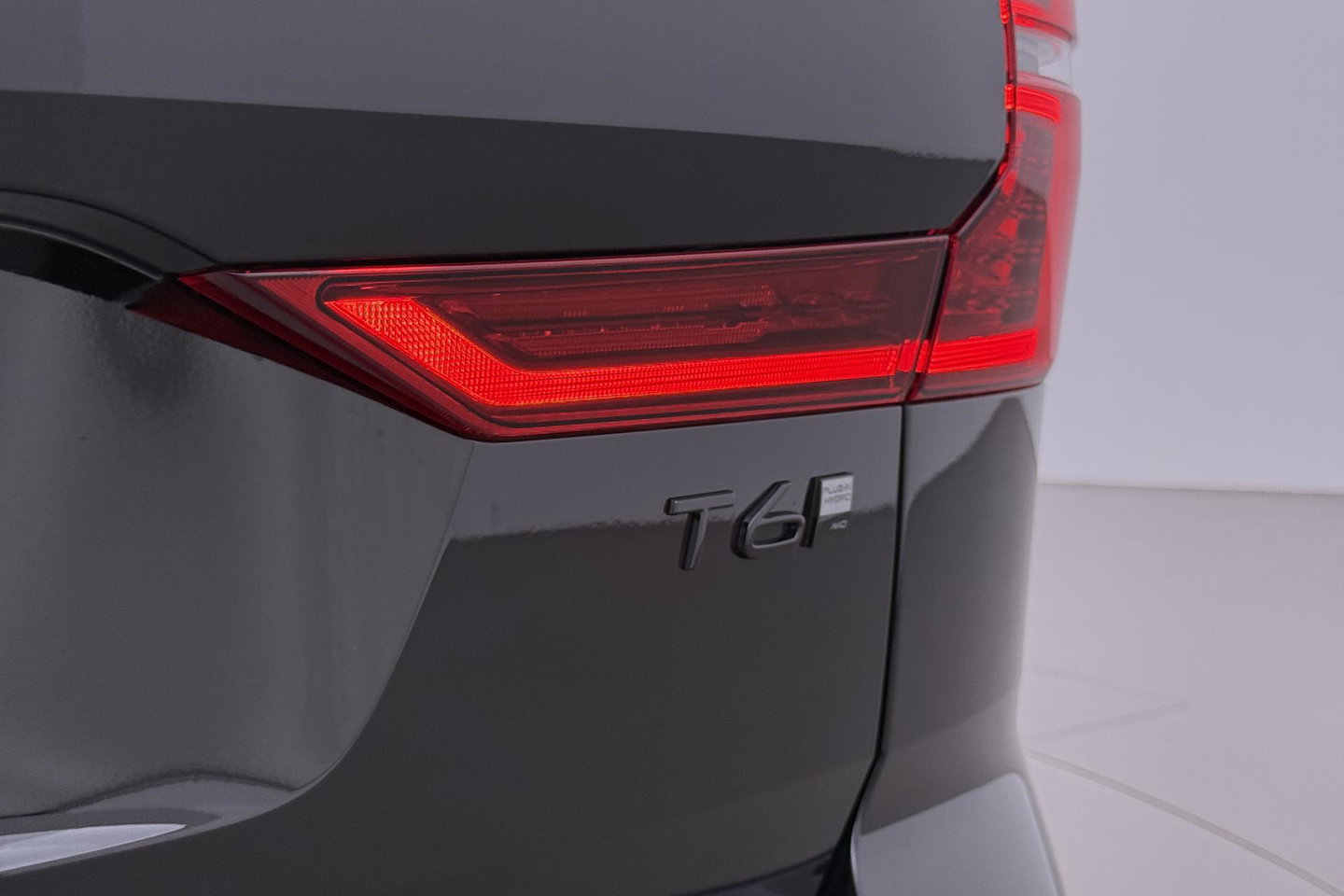 Volvo XC60 T6 Plus Black Edition | Harman/Kardon | Panoramadak | ACC | 360° Camera | Head-Up | Pilot Assist | Stoel+Stuurverwarming