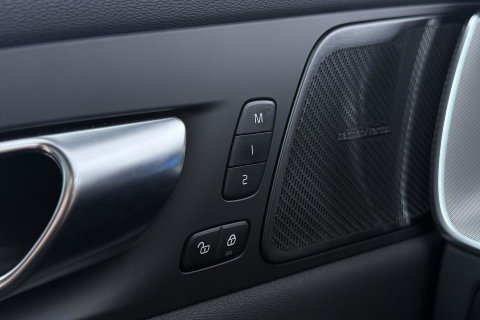 Volvo XC60 T6 Plus Black Edition | Harman/Kardon | Panoramadak | Head-Up | 360-camera