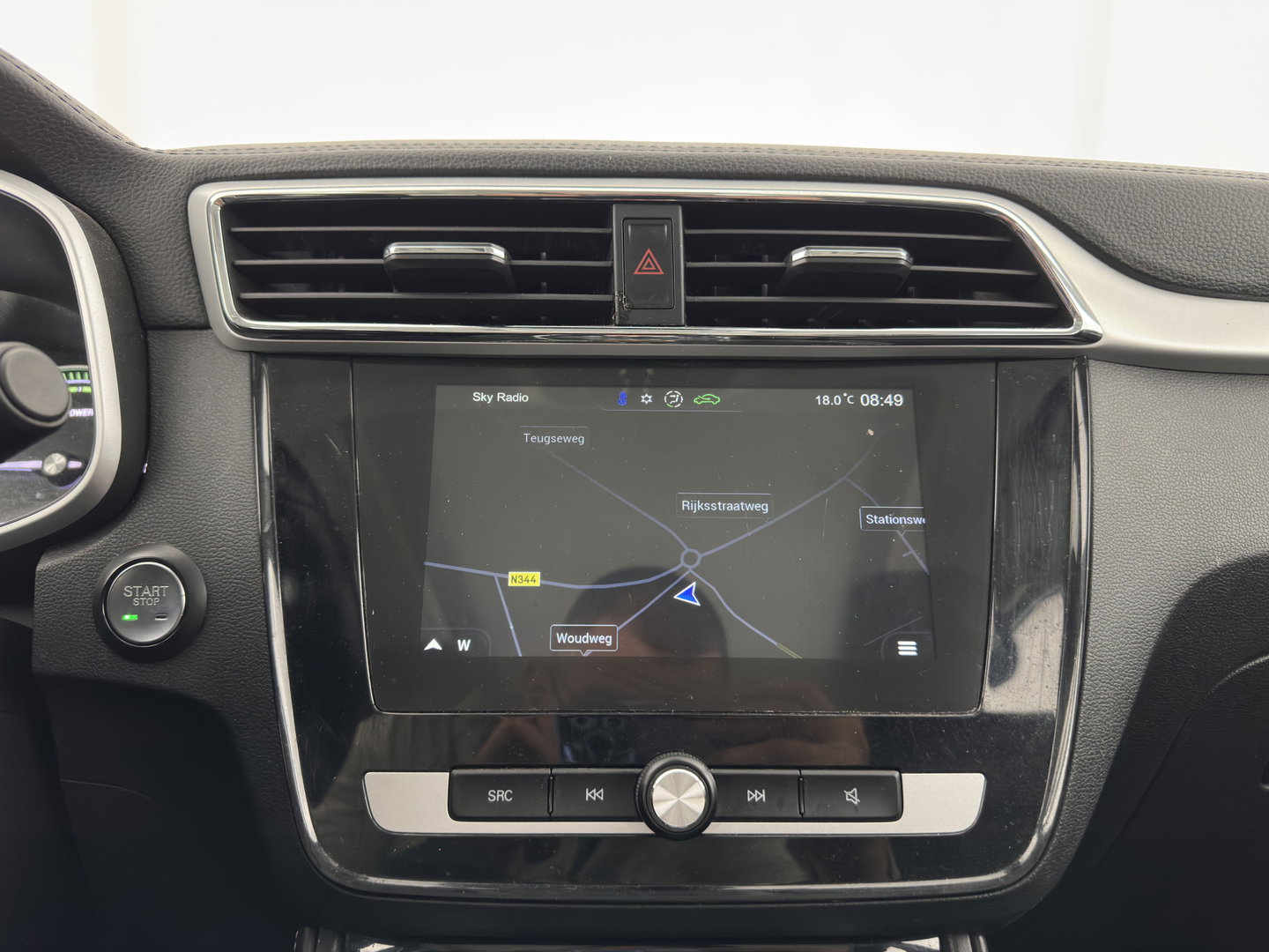 MG ZS EV Luxury 45 kWh (INCL-BTW) Aut. *PANO | LEATHER | CCS-FASTLOADER | KEYLESS | NAVI-FULLMAP | ADAPTIVE-CRUISE | CAMERA | HEATED-SPORTSEATS | CARPLAY | BLINDSPOT | DAB | LANE-ASSIST | 17''ALU*