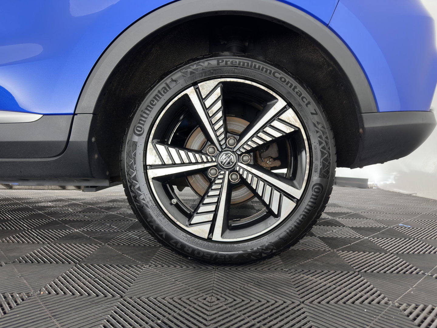 MG ZS EV Luxury 45 kWh (INCL-BTW) Aut. *PANO | LEATHER | CCS-FASTLOADER | KEYLESS | NAVI-FULLMAP | ADAPTIVE-CRUISE | CAMERA | HEATED-SPORTSEATS | CARPLAY | BLINDSPOT | DAB | LANE-ASSIST | 17''ALU*