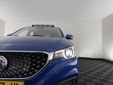 MG ZS EV Luxury 45 kWh (INCL-BTW) Aut. *PANO | LEATHER | CCS-FASTLOADER | KEYLESS | NAVI-FULLMAP | ADAPTIVE-CRUISE | CAMERA | HEATED-SPORTSEATS | CARPLAY | BLINDSPOT | DAB | LANE-ASSIST | 17''ALU*