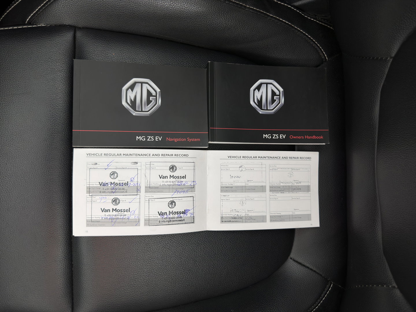 MG ZS EV Luxury 45 kWh (INCL-BTW) Aut. *PANO | LEATHER | CCS-FASTLOADER | KEYLESS | NAVI-FULLMAP | ADAPTIVE-CRUISE | CAMERA | HEATED-SPORTSEATS | CARPLAY | BLINDSPOT | DAB | LANE-ASSIST | 17''ALU*