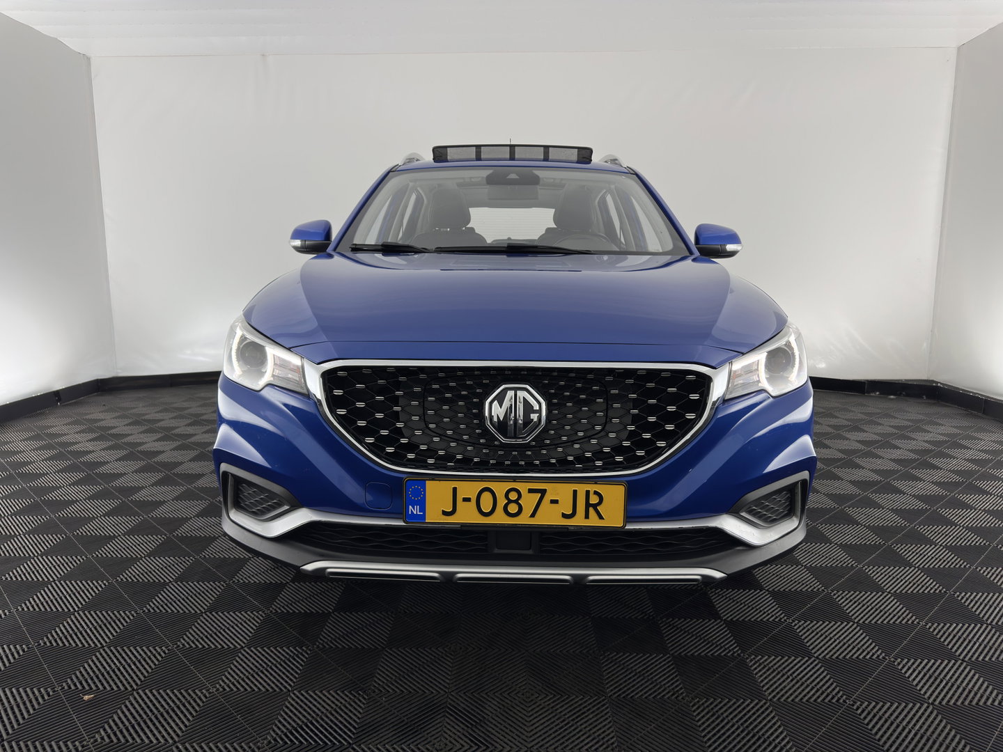 MG ZS EV Luxury 45 kWh (INCL-BTW) Aut. *PANO | LEATHER | CCS-FASTLOADER | KEYLESS | NAVI-FULLMAP | ADAPTIVE-CRUISE | CAMERA | HEATED-SPORTSEATS | CARPLAY | BLINDSPOT | DAB | LANE-ASSIST | 17''ALU*