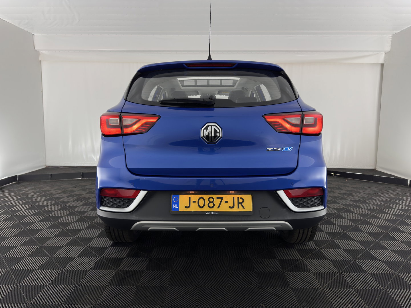 MG ZS EV Luxury 45 kWh (INCL-BTW) Aut. *PANO | LEATHER | CCS-FASTLOADER | KEYLESS | NAVI-FULLMAP | ADAPTIVE-CRUISE | CAMERA | HEATED-SPORTSEATS | CARPLAY | BLINDSPOT | DAB | LANE-ASSIST | 17''ALU*