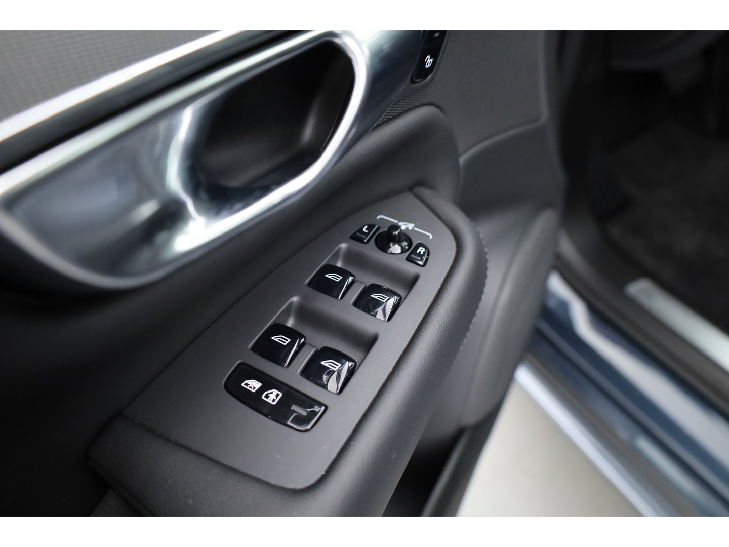 Volvo XC90 2.0 T8 Plug-in hybrid AWD Plus Bright | 360 camera | Leer | Stoel + stuur verw. | Harman & Kardon | Blis |