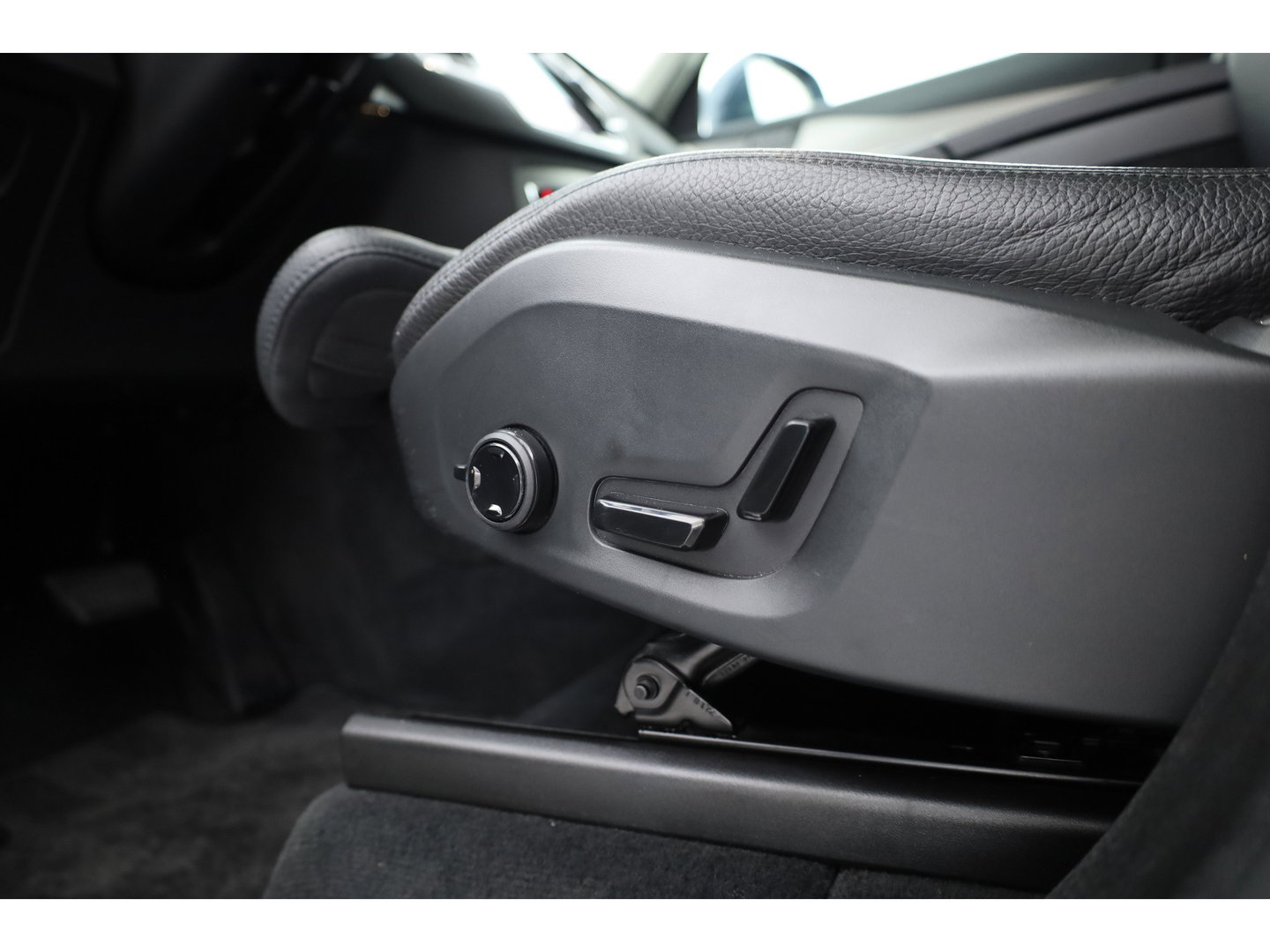 Volvo XC90 2.0 T8 Plug-in hybrid AWD Plus Bright | 360 camera | Leer | Stoel + stuur verw. | Harman & Kardon | Blis |