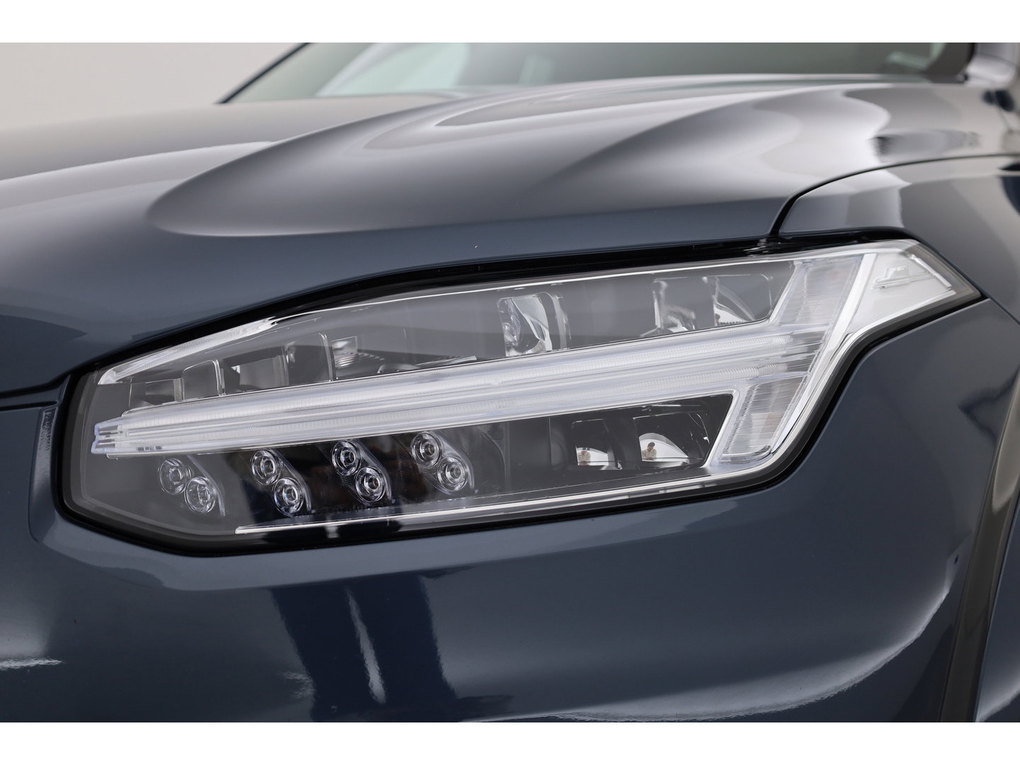 Volvo XC90 2.0 T8 Plug-in hybrid AWD Plus Bright | 360 camera | Leer | Stoel + stuur verw. | Harman & Kardon | Blis |