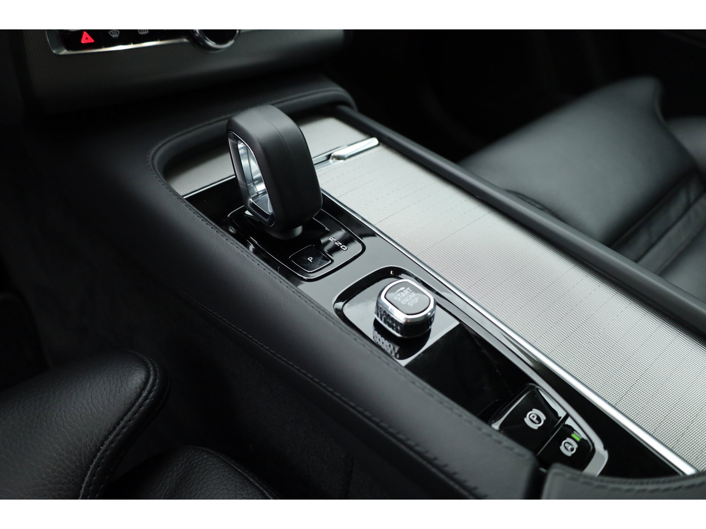 Volvo XC90 2.0 T8 Plug-in hybrid AWD Plus Bright | 360 camera | Leer | Stoel + stuur verw. | Harman & Kardon | Blis |
