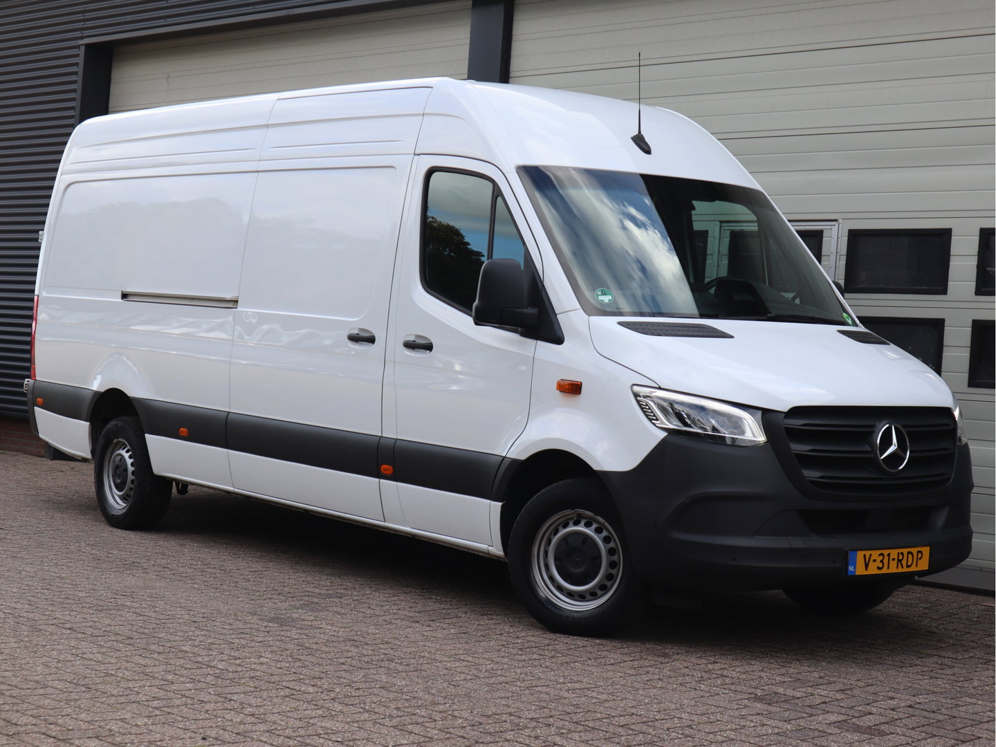 Mercedes-Benz Sprinter 317 CDI Automaat L3H2 Pro - Nieuw Model - LED - Mbux - Camera - Cruise