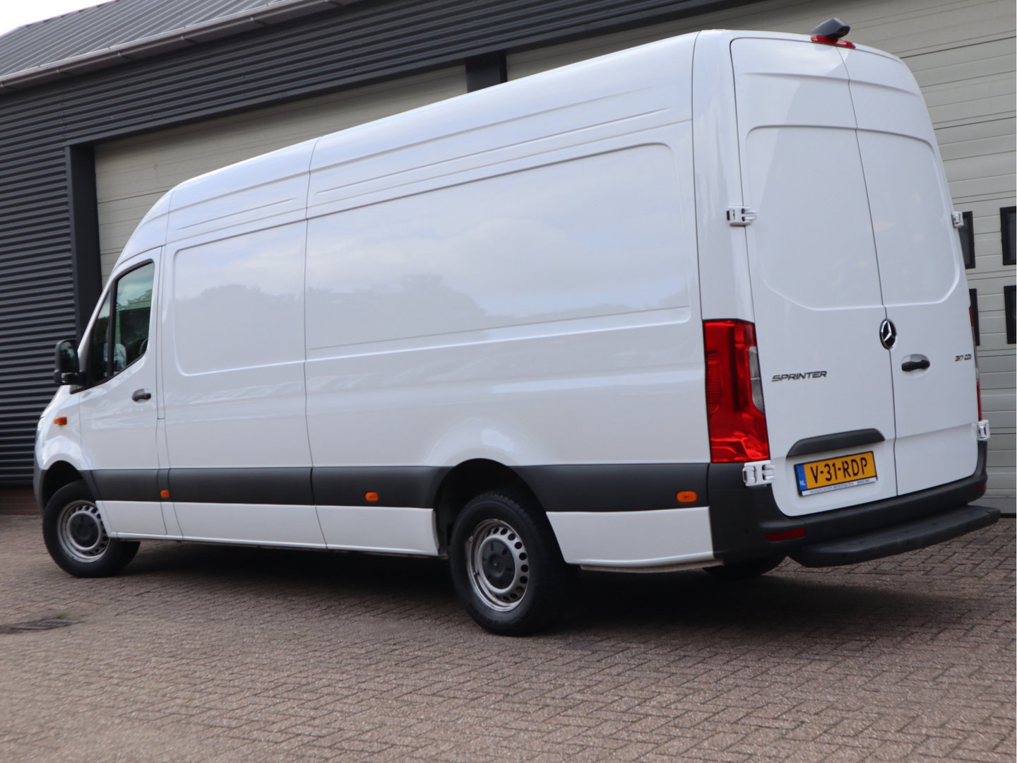 Mercedes-Benz Sprinter 317 CDI Automaat L3H2 Pro - Nieuw Model - LED - Mbux - Camera - Cruise