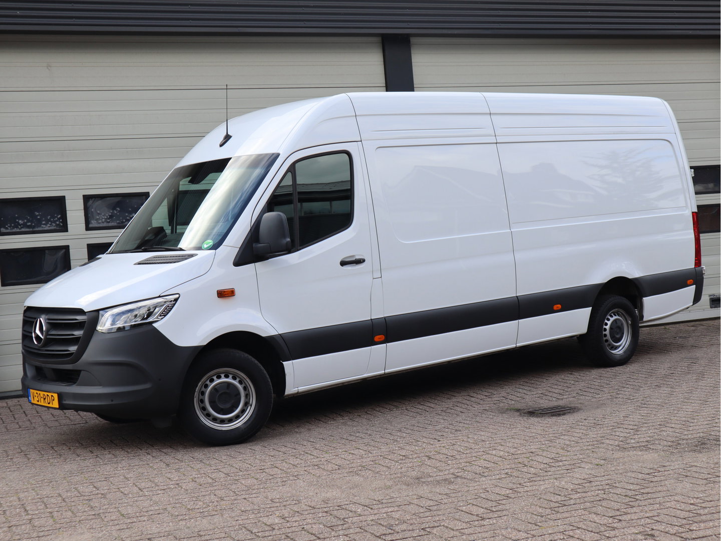 Mercedes-Benz Sprinter 317 CDI Automaat L3H2 Pro - Nieuw Model - LED - Mbux - Camera - Cruise