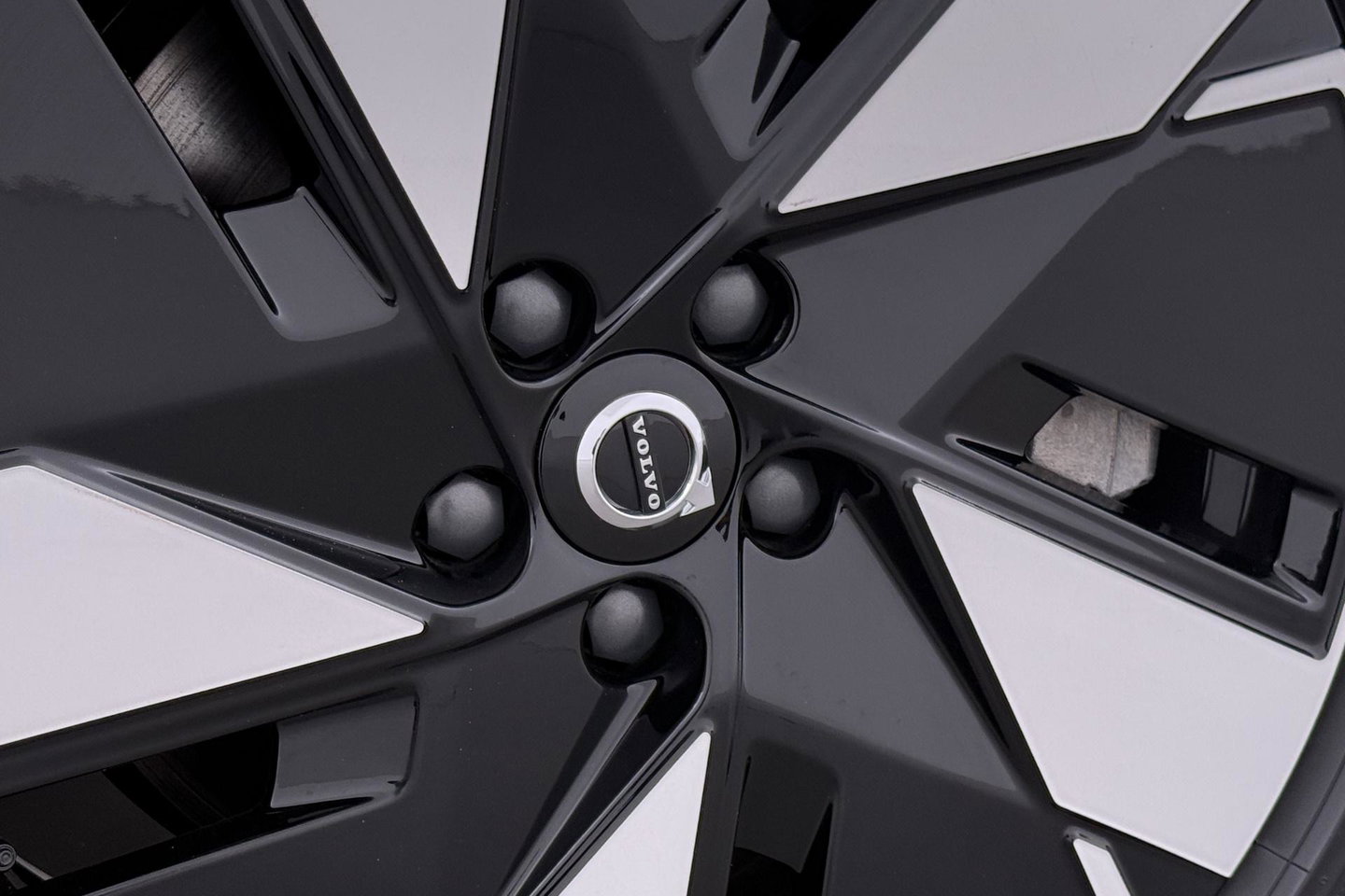 Volvo EX40 Single Motor Extended Range Plus | 82 kWh | Harman/Kardon | 360° Camera | BLIS | Stoel+Stuurverwarming | ACC