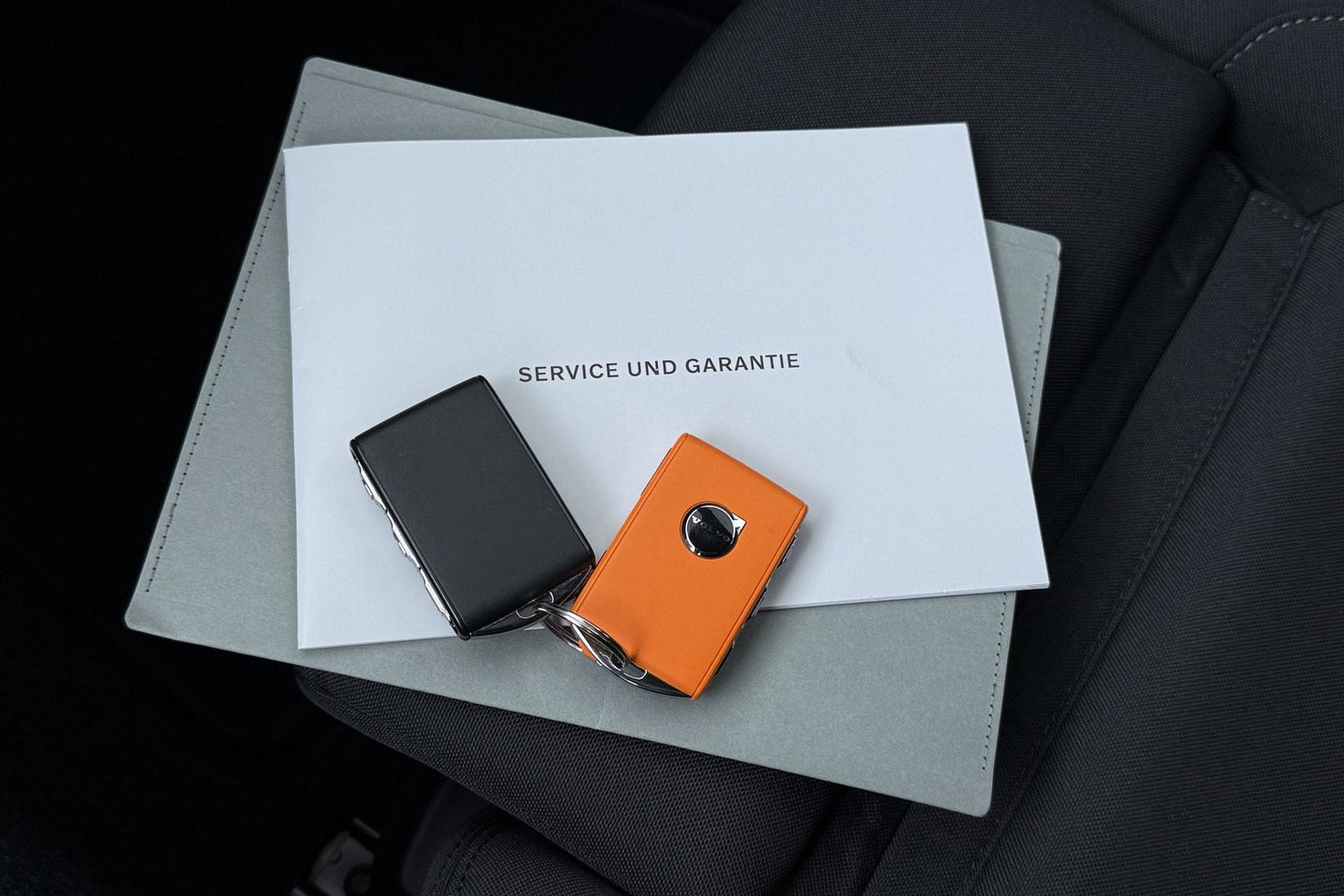 Volvo EX40 Single Motor Extended Range Plus | 82 kWh | Harman/Kardon | 360° Camera | BLIS | Stoel+Stuurverwarming | ACC