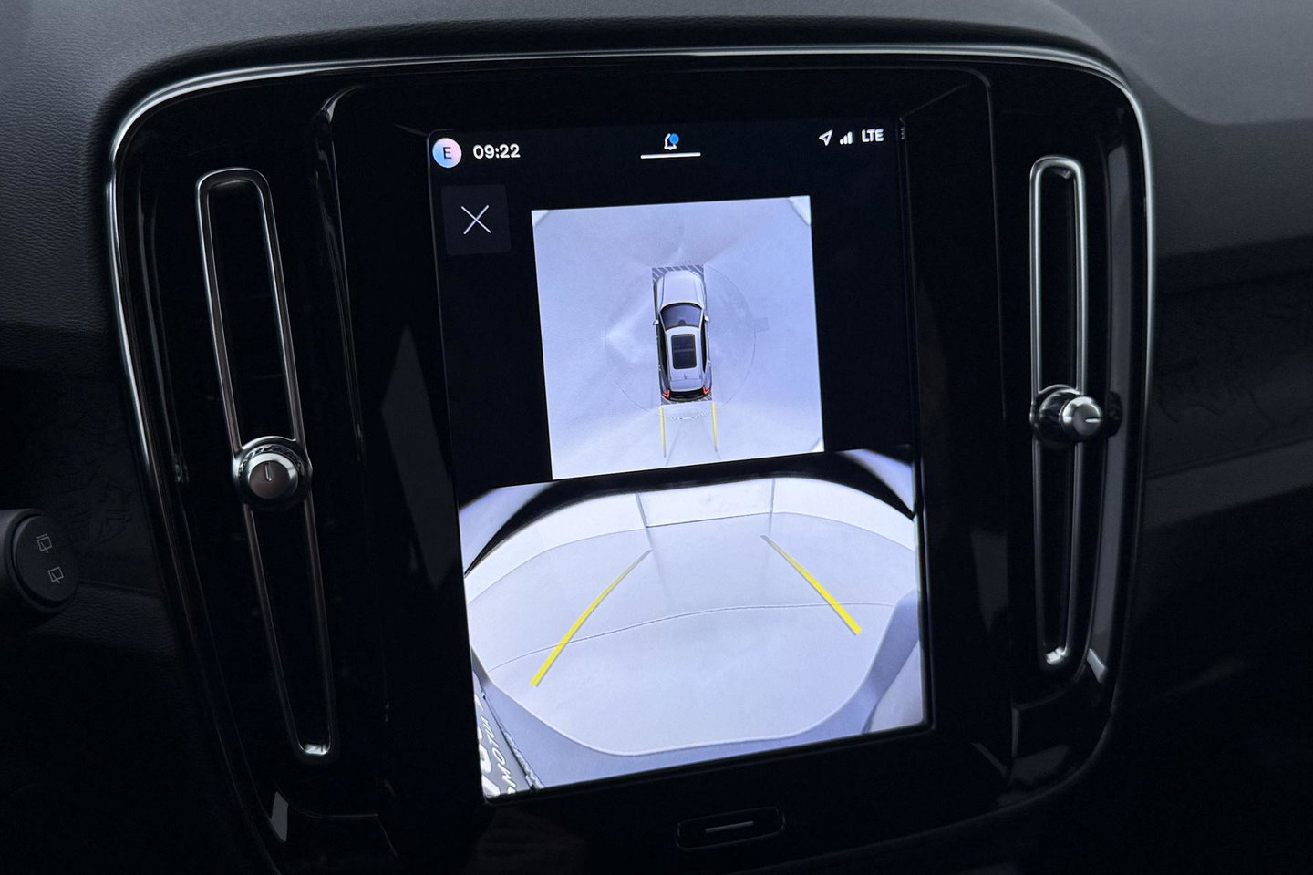 Volvo EX40 Single Motor Extended Range Plus | 82 kWh | Harman/Kardon | 360° Camera | BLIS | Stoel+Stuurverwarming | ACC