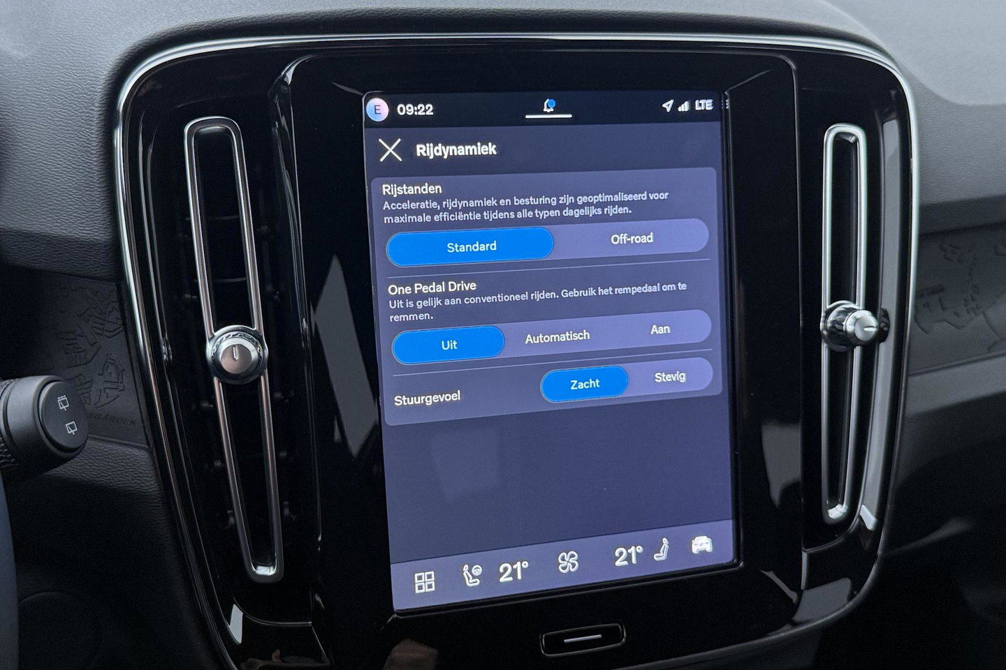 Volvo EX40 Single Motor Extended Range Plus | 82 kWh | Harman/Kardon | 360° Camera | BLIS | Stoel+Stuurverwarming | ACC