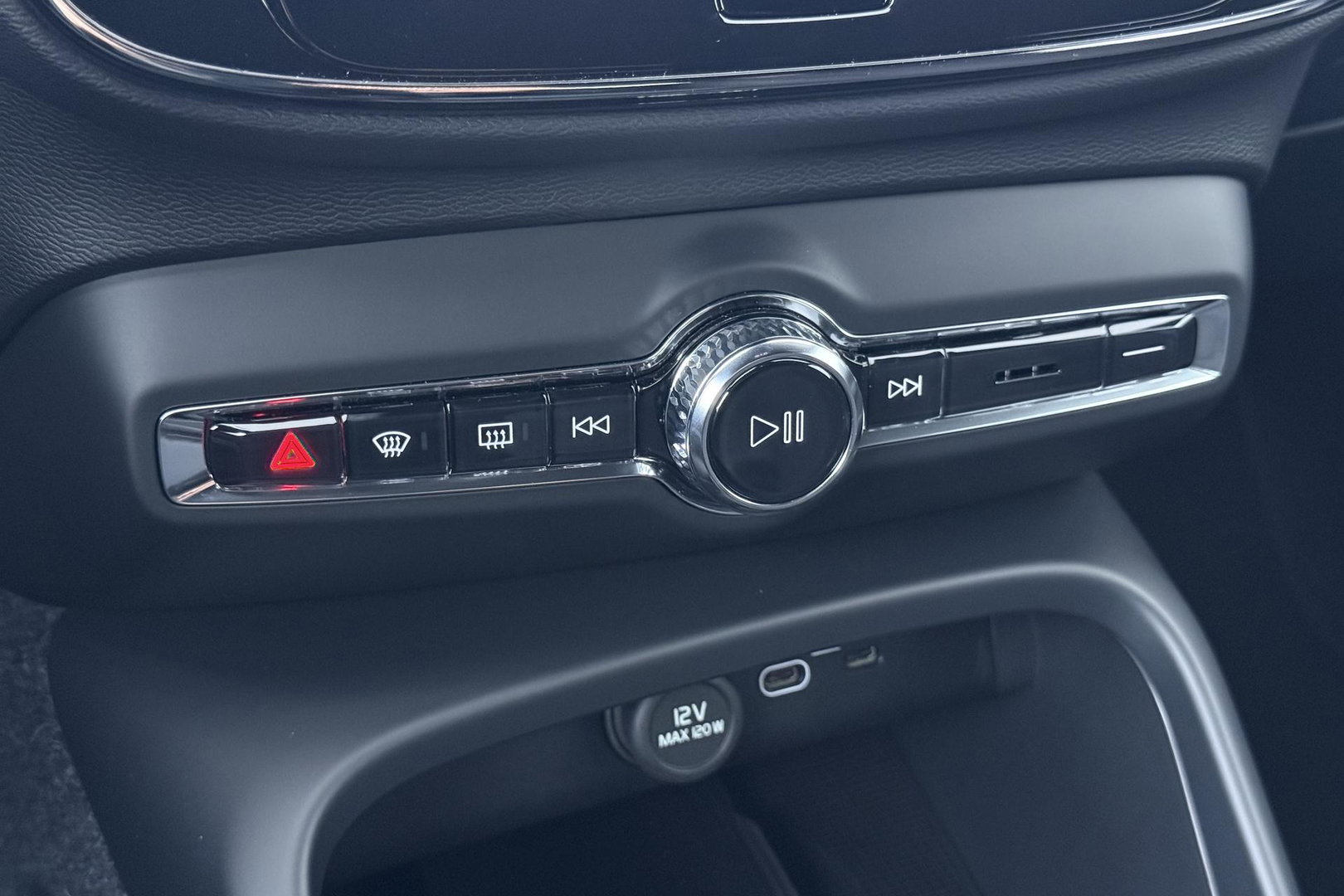 Volvo EX40 Single Motor Extended Range Plus | 82 kWh | Harman/Kardon | 360° Camera | BLIS | Stoel+Stuurverwarming | ACC