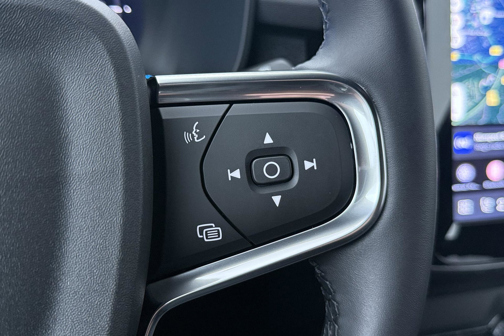 Volvo EX40 Single Motor Extended Range Plus | 82 kWh | Harman/Kardon | 360° Camera | BLIS | Stoel+Stuurverwarming | ACC