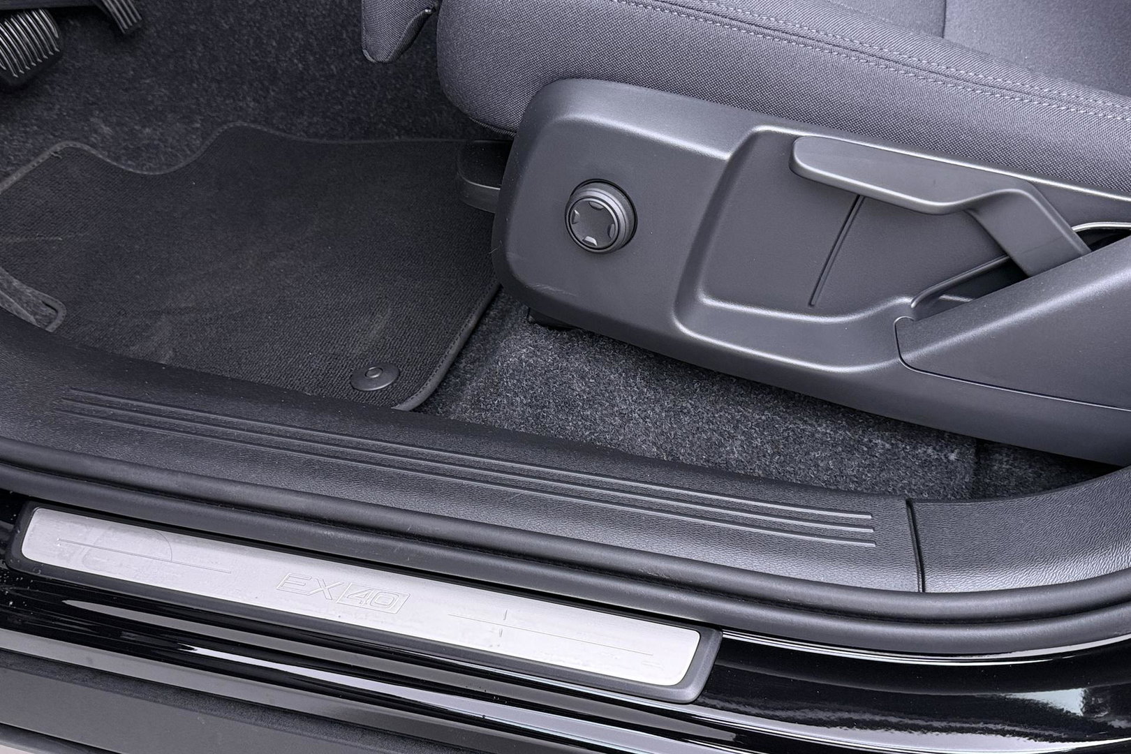 Volvo EX40 Single Motor Extended Range Plus | 82 kWh | Harman/Kardon | 360° Camera | BLIS | Stoel+Stuurverwarming | ACC