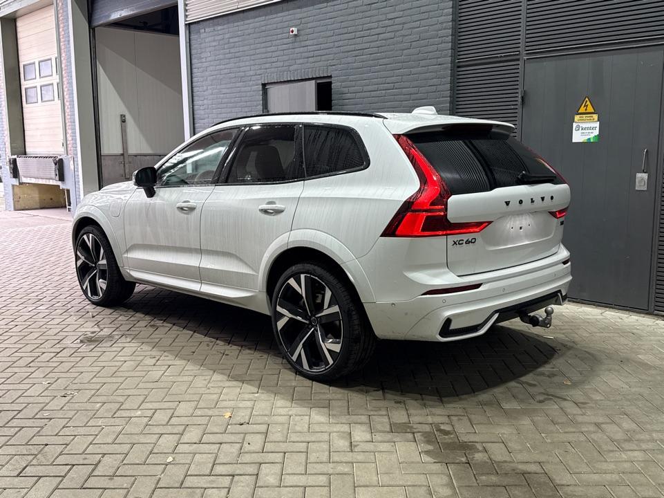 Volvo XC60 T6 Ultra Black Edition | 22 Inch | Luchtvering | Bowers & Wilkins | 360° Camera | Stoelventilatie