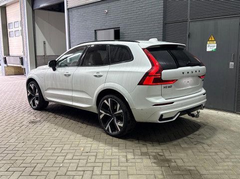 Volvo XC60 T6 Ultra Black Edition | 22 Inch | Luchtvering | Bowers & Wilkins | 360° Camera | Stoelventilatie