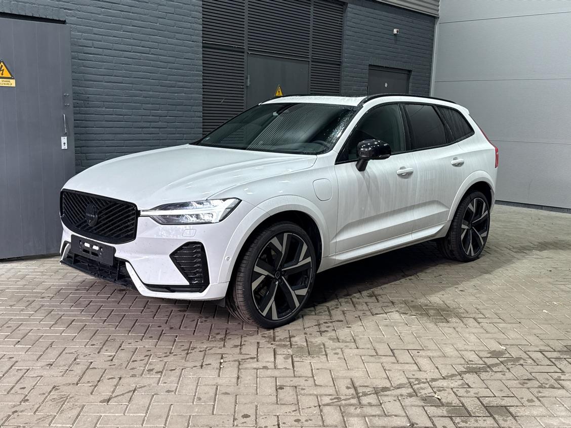 Volvo XC60 T6 Ultra Black Edition | 22 Inch | Luchtvering | Bowers & Wilkins | 360° Camera | Stoelventilatie