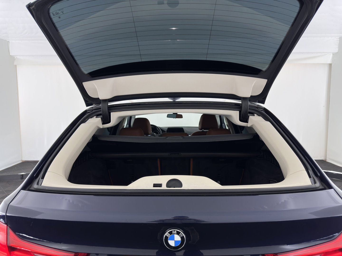 BMW 5 Serie Touring 520d Executive Aut. *LEATHER | FULL-LED | NAVI-FULLMAP | COMFORT-SEATS | PRIVACY-GLASS | ECC | PDC | CRUISE | 17''ALU*
