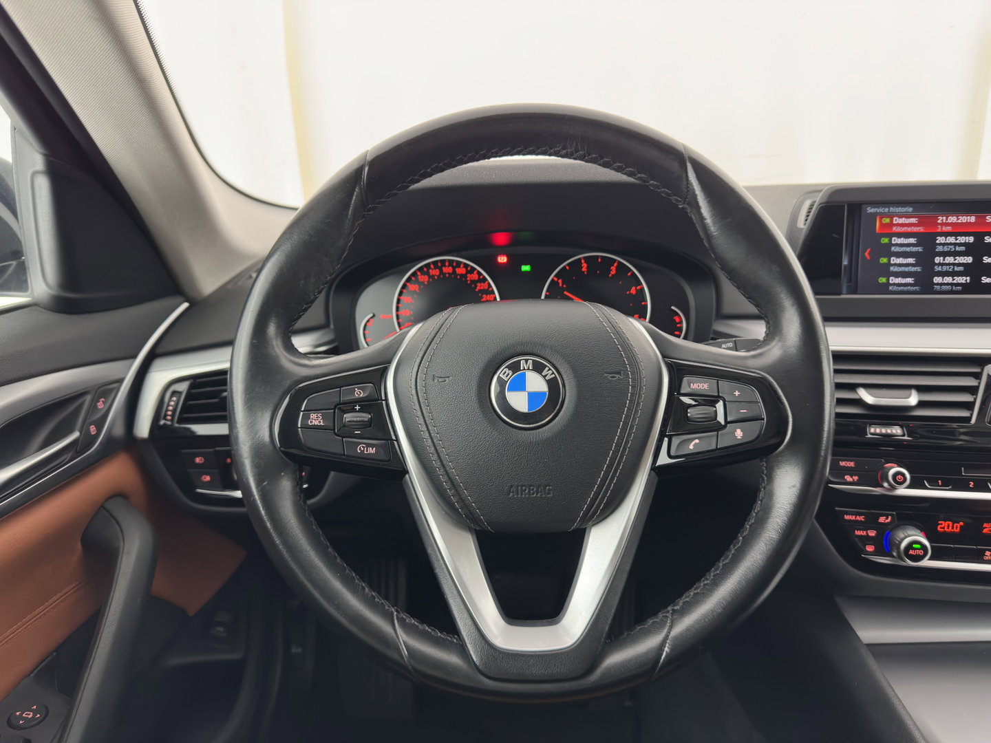 BMW 5 Serie Touring 520d Executive Aut. *LEATHER | FULL-LED | NAVI-FULLMAP | COMFORT-SEATS | PRIVACY-GLASS | ECC | PDC | CRUISE | 17''ALU*