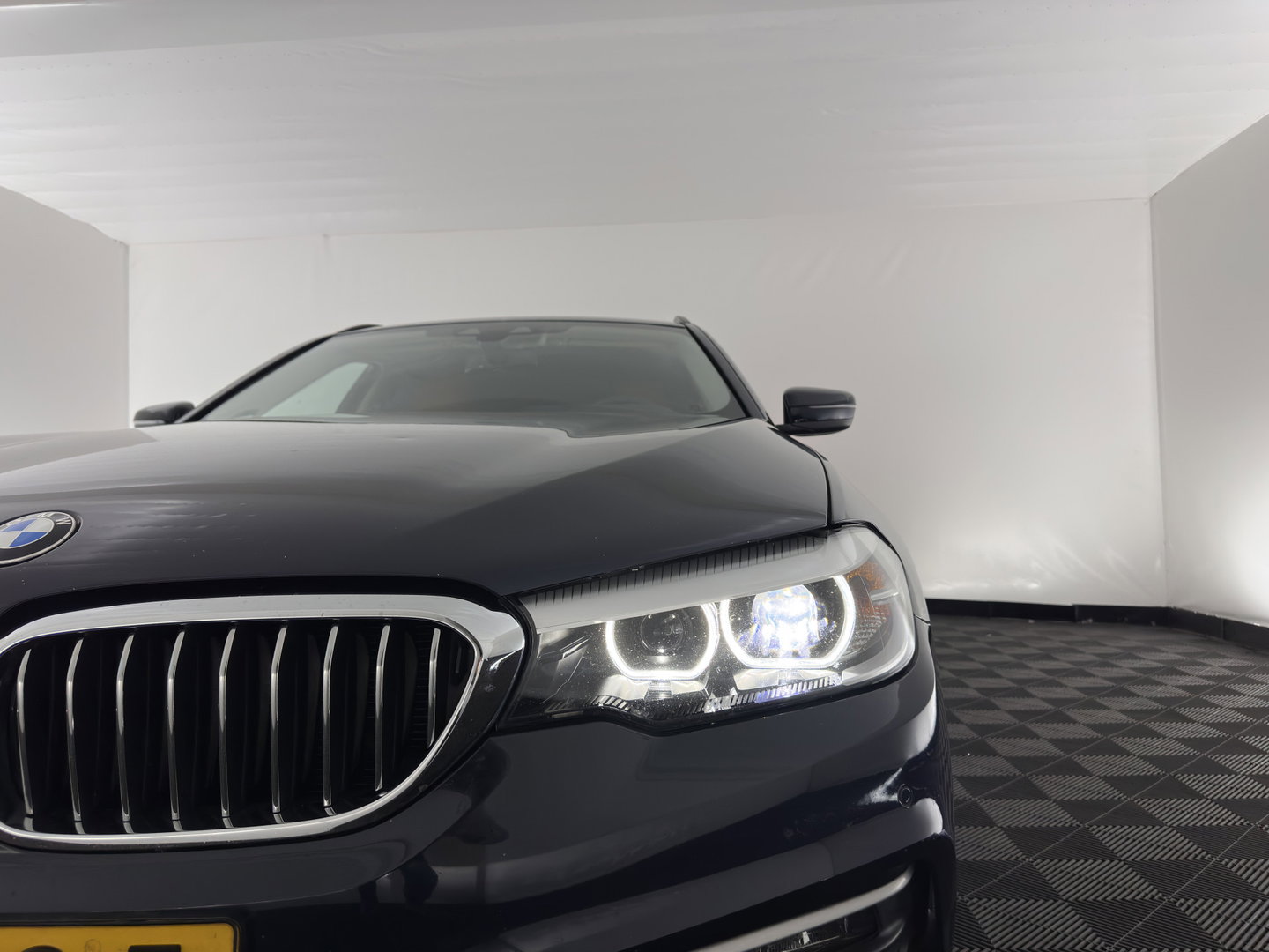 BMW 5 Serie Touring 520d Executive Aut. *LEATHER | FULL-LED | NAVI-FULLMAP | COMFORT-SEATS | PRIVACY-GLASS | ECC | PDC | CRUISE | 17''ALU*